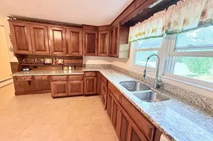 54 Colbert St, Leominster, MA 01453 - Photo 4