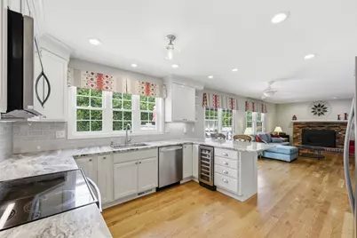 33 Kimberly Dr, South Hadley, MA 01075 - Photo 6