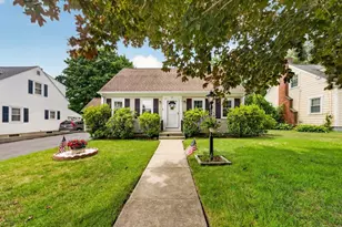 22 Evelyn St, New Bedford, MA 02745 - Photo 2