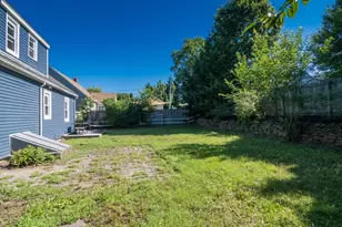 379 Roosevelt Ave, Springfield, MA 01118 - Photo 8