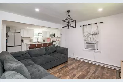 379 Roosevelt Ave, Springfield, MA 01118 - Photo 14