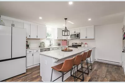 379 Roosevelt Ave, Springfield, MA 01118 - Photo 12