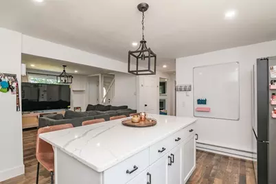 379 Roosevelt Ave, Springfield, MA 01118 - Photo 10