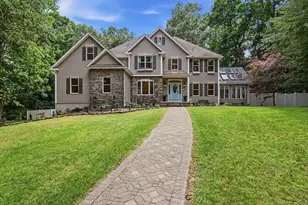 4 Iroquois Ln, Wilbraham, MA 01095 - Photo 2