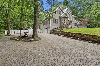 4 Iroquois Ln, Wilbraham, MA 01095 - Photo 6
