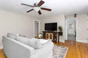 314 Pleasant St, Franklin, MA 02038 - Photo 10