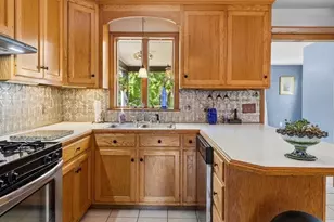 20 Kane St, Fairhaven, MA 02719 - Photo 14