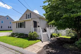 102 Manzanetta Ave, Weymouth, MA 02188 - Photo 2