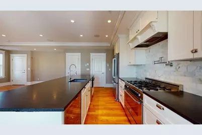 721 E 6th St #4, Boston, MA 02127 - Photo 6