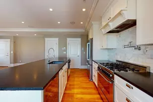 721 E 6th St, Boston, MA 02127 - Photo 6