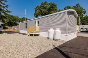 1346 Newport Ave, Attleboro, MA 02703 - Photo 20