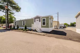 1346 Newport Ave, Attleboro, MA 02703 - Photo 2