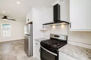 1346 Newport Ave, Attleboro, MA 02703 - Photo 10