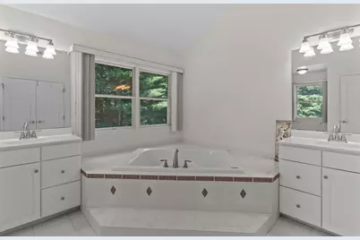 10 Hemingway St, Shrewsbury, MA 01545 - Photo 28