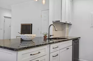 17 Bowdoin St, Boston, MA 02114 - Photo 12