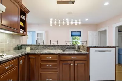 71 Circuit Rd, Dedham, MA 02026 - Photo 6