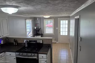 28 Fortier, Somerset, MA 02725 - Photo 4