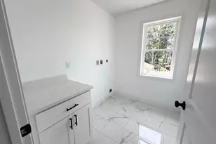 955 Crescent St, New Bedford, MA 02745 - Photo 8