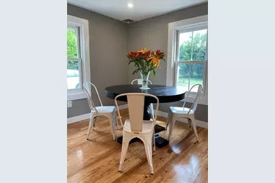 11 Cross St, Southborough, MA 01772 - Photo 4