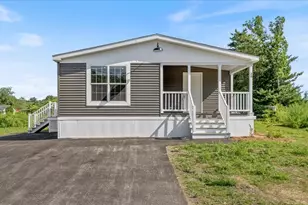 29 Lowell, Salem, NH 03079 - Photo 2