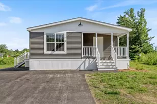 29 Lowell, Salem, NH 03079 - Photo 2