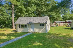 8 Violet St, Lakeville, MA 02743 - Photo 2