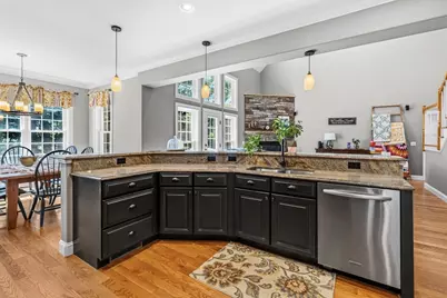 17 Bissonnette Cir, Southampton, MA 01073 - Photo 12