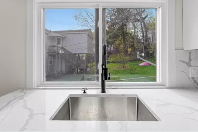 25 Johnson St, Worcester, MA 01604 - Photo 12
