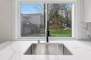 25 Johnson St, Worcester, MA 01604 - Photo 12