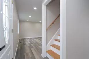 27 Bostwick Ln, Chicopee, MA 01020 - Photo 4