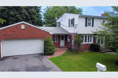 442 Eastview Ave, Somerset, MA 02726 - Photo 2