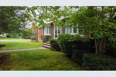 442 Eastview Ave, Somerset, MA 02726 - Photo 4