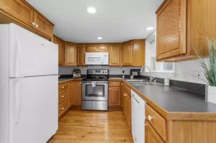 66 Middle Rd, Acushnet, MA 02743 - Photo 8