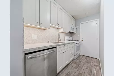 303 Pawtucket Blvd #14, Lowell, MA 01854 - Photo 10