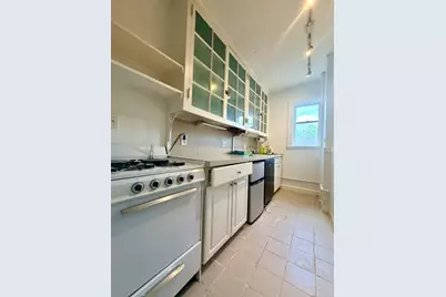 10 Dana St #206, Cambridge, MA 02138 - Photo 2