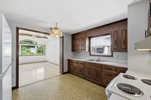 52 Felix St, Chicopee, MA 01020 - Photo 6
