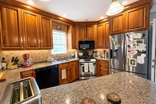 727 E 3rd St, Boston, MA 02127 - Photo 6