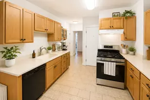32 Claflin Rd, Brookline, MA 02446 - Photo 8