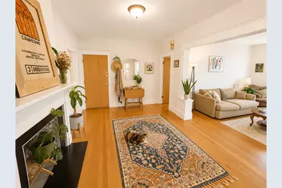 32 Claflin Rd #2, Brookline, MA 02446 - Photo 6