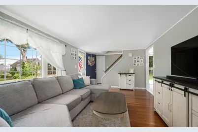 22 Clyde St, Blackstone, MA 01504 - Photo 6