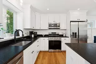 140 Broken Bow Ln, Falmouth, MA 02536 - Photo 6