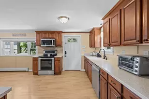 812 Plymouth St, Middleborough, MA 02346 - Photo 20