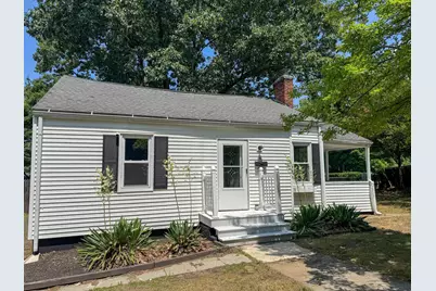 4 Wolfe St, Springfield, MA 01020 - Photo 2