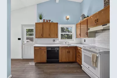 1 Eisenhower Rd, Peabody, MA 01960 - Photo 6