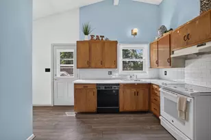 1 Eisenhower Rd, Peabody, MA 01960 - Photo 6