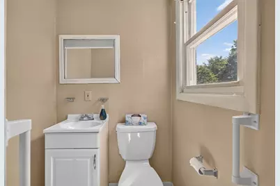 1 Eisenhower Rd, Peabody, MA 01960 - Photo 12
