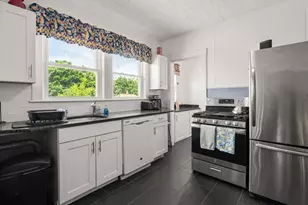 28 Appleton St, Watertown, MA 02472 - Photo 4