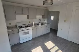24 Quartus St, Chicopee, MA 01013 - Photo 10