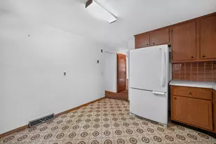 1 Ridgeway Ave, Billerica, MA 01821 - Photo 6