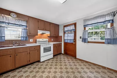1 Ridgeway Ave, Billerica, MA 01821 - Photo 4
